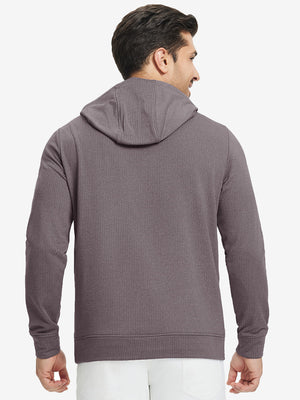 Back upper view of model in warm fleece golf hoodies pullover dark red.